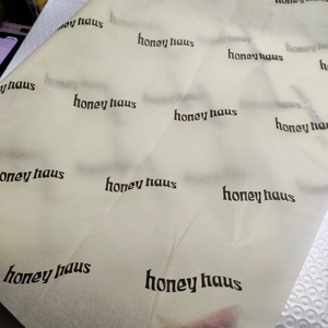 กระดาษห่อพิมพ์ลายตามสั่งสำหรับเสื้อผ้า กระดาษบรรจุภัณฑ์แบบกำหนดเอง - Product Image 5