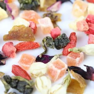 Thé en vrac personnalisable en gros : Mélange de thé santé au jasmin, aux fruits de la fraise et aux fleurs de roselle en boîte en vrac - Product Image 3