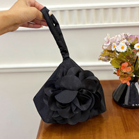 Sac à main en satin à fleurs 3D de style français avec chaîne, fermeture éclair, élégant, simple et doux, idéal pour les soirées