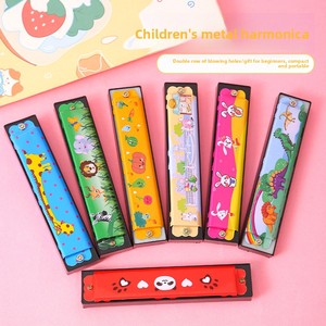 Harmonica en métal à double rangée de 16 trous pour enfants, jouet éducatif à thème de dessin animé - Product Image 2