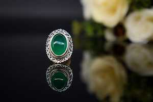 แหวนเงินแท้ 925 ประดับพลอยออนิกซ์สีเขียวธรรมชาติทรงคาโบชอง งานแฮนด์เมด ดีไซน์สวยหรู สำหรับงานแต่งงาน เหมาะสำหรับทั้งชายและหญิง ลดราคาพิเศษ - Product Image 3