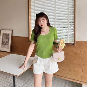 Runqi N8668 Top de Punto Verde de Manga Corta para Mujer, Corte Ajustado, Cuello Redondo, Color Sólido, Fibra de Viscosa Suave con Botones - Product Image 1