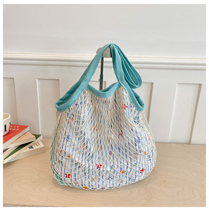 Bolso bandolera reversible a cuadros con bordado de manzana, un bolso de hombro versátil para mujer - Product Image 4