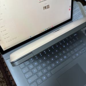 M Book Pro A2289 Modèle 2020 13 pouces I5 1.4G SSD 16 Go de RAM 120 Hz Grade A+ 100% authentique d'origine 95% neuf d'occasion en stock - Product Image 3