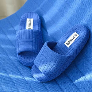 Claquettes en tissu éponge bleu pour femmes, pantoufles d'intérieur légères à bout ouvert, antidérapantes - Product Image 1