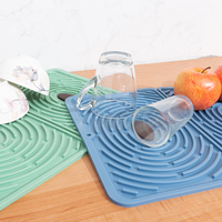 Tapis de séchage de vaisselle en silicone moderne de qualité alimentaire, écologique, avec canaux rainurés, résistant à la chaleur, antidérapant, logo personnalisé, OEM disponible