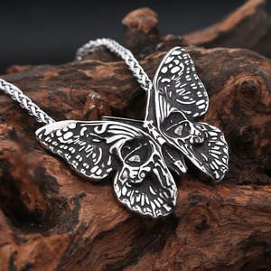 Yunnique – collier avec pendentif tête de mort de papillon, en argent tibétain, chaîne de pull à la mode pour hommes, cadeau, chaîne de 60cm - Product Image 1