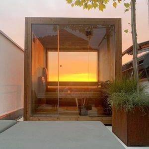 Moderna cabina Sauna in legno all'aperto con tetto a prova di neve e finestra di vetro riscaldamento elettrico per la foresta invernale per uso termale - Product Image 4