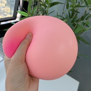 Grandes décorations réalistes en forme de pêche et de fraise à presser, super douces, pour la relaxation des mains et le soulagement du stress, en stock, vente en gros - Product Image 2