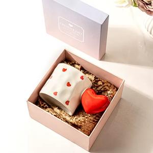 Mug à café en céramique à motif de cœur rouge et blanc, finition irrégulière, poignée en forme de cœur 3D, capacité de 301 à 400 ml, cadeaux d'affaires pour micro-ondes - Product Image 5