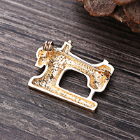 Broches en forme de machine à coudre noire, épingles, badge de couturière, bijoux de fête, accessoires de décoration de vêtements, cadeau noir
