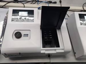 Espectrómetro VIS Económico LABTEX, Analizador de Muestras de Microbiología Bioquímica de Laboratorio, Espectrofotómetro Digital con Lámpara de Tungsteno de Larga Duración - Product Image 2