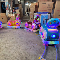 Vente en gros d'usine de petits manèges en train électrique, manèges en parc d'attractions, mini train à chenilles, parcs d'attractions pour enfants à sièges multiples