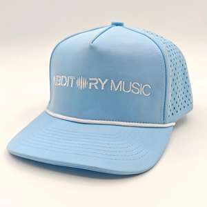 Gorra de béisbol deportiva de poliéster impermeable de 5 paneles, transpirable, con diseño de leopardo Dobby personalizado, perforada con corte láser, para golf y uso diario. - Product Image 1