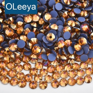 OLeeya Premium 2088 Hotfix 8 Grandes 8 Pequeños Cristales de Strass DIY para Pegar en Uñas, Piedras de Imitación de Fondo Plano para Decoración de Uñas - Product Image 1