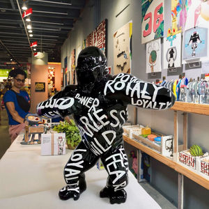 低関税手塗りグラスファイバー樹脂工芸品ゴリラキングコング像ドンキーコングモデル彫刻オランウータン像 - Product Image 2