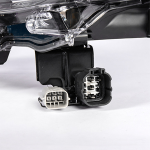 Faro LED LC200 2016-2021 con Estilo de Tres Proyectores para Toyota Land Cruiser, Suministro Personalizado al por Mayor para Pedidos al por Mayor - Product Image 3