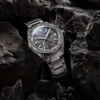 Montre Swiss Sellita SW330-2 GMT avec cadran en météorite, acier trempé 1200HV, lunette en céramique 200M, logo personnalisé, fabrication OEM ODM, usine de montres.