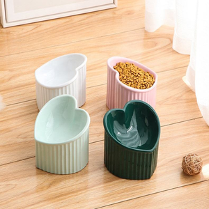 Gamelle personnalisable en céramique pour animaux de compagnie, mangeoire en <span class=keywords><strong>porcelaine</strong></span> en forme de cœur pour <span class=keywords><strong>chien</strong></span>, gamelle surélevée à bouche oblique, texture rayée - Product Image 1