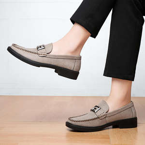 รองเท้าลำลองผู้ชายรุ่นใหม่ปี 2026 ดีไซน์หนังกันลื่นและรองเท้าหนังพื้นนิ่มทำมือสำหรับผู้ชาย - Product Image 6