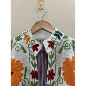 Veste d'hiver en coton brodée de fleurs pour femmes, col mandarin, manches longues, devant ouvert, design fait main - Product Image 4