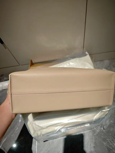 กระเป๋าถือดีไซน์เนอร์รุ่นล่าสุด ปิดด้วยซิป น้ำหนักเบา กันน้ำ ขายส่ง ผลิตตามสั่งจากโรงงาน แฟชั่น ทันสมัย บุด้วยหนังแท้ - Product Image 4