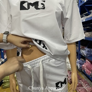 تخفيضات هائلة: طقم نسائي كاجوال من قطعتين (بلوزة وبنطلون) مقاسات L-XXL، موديل C250530، طقم تي شيرت مع بنطلون للارتداء اليومي، شحن سريع - Product Image 2