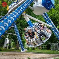 Manège Frisbee à thème aéronautique avec design d'aile, gondole à disque et motif étoilé pour centre de divertissement familial