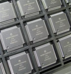 MC68HC908AZ60CFU 2J74Y Nouveau Microcontrôleur Original 8 Bits IC 8.4MHz HCMOS PQFP64 Circuits Intégrés - Product Image 3