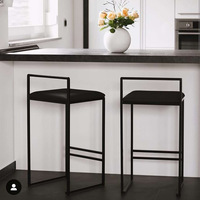 Tabouret de bar en plastique noir pour cuisine moderne avec cadre en fer, siège haut pour petit déjeuner et bistro, salle à manger, mariage en plein air