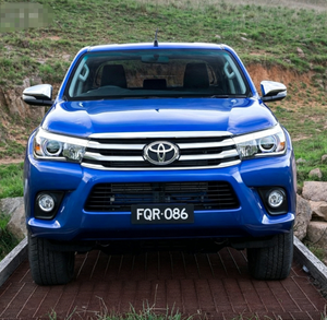 <span class=keywords><strong>Toyota</strong></span> Hilux 2.8D-4x4 <span class=keywords><strong>INVINCIBLE</strong></span> MHEV Usada <span class=keywords><strong>2022</strong></span>, Volante a la Izquierda, Dark Turbo - Product Image 4