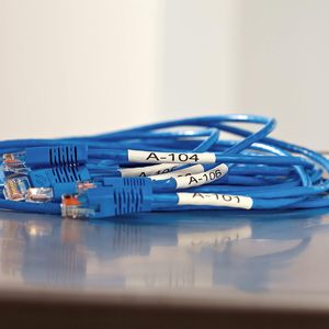 Rubans d'impression <span class=keywords><strong>pour</strong></span> <span class=keywords><strong>étiqueteuse</strong></span> industrielle <span class=keywords><strong>DYMO</strong></span> Rhino, tubes de 3/4 po, impression blanc/noir, tubes thermorétractables industriels, <span class=keywords><strong>ruban</strong></span> adhésif <span class=keywords><strong>pour</strong></span> étiquettes - Product Image 4