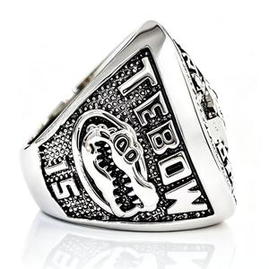 Anillo <span class=keywords><strong>de</strong></span> Campeonato <span class=keywords><strong>de</strong></span> los Alligators <span class=keywords><strong>de</strong></span> Florida State, Anillo <span class=keywords><strong>de</strong></span> Baloncesto Universitario Americano, Hecho <span class=keywords><strong>de</strong></span> Aleación Resistente, Chapado en Plata 925, Estilo Hip <span class=keywords><strong>Rock</strong></span> - Product Image 2
