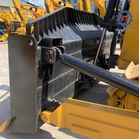 Bulldozer sur chenilles Caterpillar D8R : Conception électronique simple, fiable pour les projets en zone minier et désertique à distance