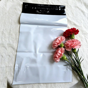 Sobres de polietileno blancos impresos personalizados ODM, bolsas de envío de plástico ecológicas para un embalaje sostenible de marca - Product Image 1