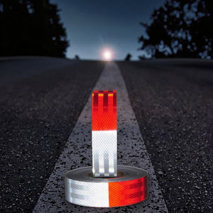 เทปสะท้อนแสงมาตรฐาน DOT-C2 สีแดงขาว PMMA/PET กันน้ำ สำหรับรถบรรทุก เพื่อความปลอดภัยบนท้องถนน - Product Image 4