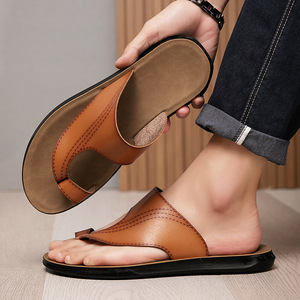 Sandalias de cuero genuino para hombre con correa en T, punta abierta, fáciles de poner, zapatos cómodos de verano, suela de goma, entresuela de EVA, color sólido - Product Image 4