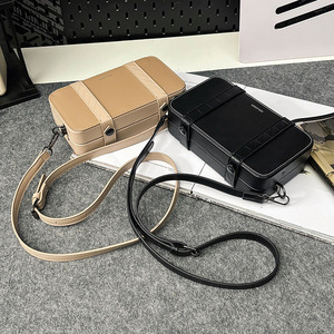 Sacs à bandoulière carrés rigides unisexes en gros, petits sacs de niche et tendance pour usage quotidien - Product Image 6