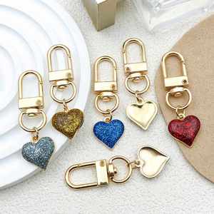 Lote de 6 Llaveros Metálicos en Forma de Corazón, Colgante Exquisito para Bolsos, Ideal para Mujeres y Niñas, Regalos para el Día de San Valentín - Product Image 4