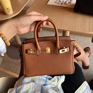 Nouveau <span class=keywords><strong>Sac</strong></span> <span class=keywords><strong>à</strong></span> <span class=keywords><strong>Main</strong></span> Femme 2026 Style Européen et Américain, Qualité Export, en <span class=keywords><strong>Cuir</strong></span> Pleine Fleur Haut de Gamme, Style Western - Product Image 3
