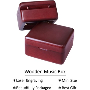 Caja de música de madera de arce cuadrada personalizada Ever Bright 2025 Mini cuerda con canción "You Are My Sunshine" para regalos de cumpleaños - Product Image 5