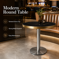 Table de bistrot de luxe en pierre frittée noire avec base carrée sur piétement doré, mobilier commercial pour restaurant