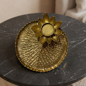 Support de bougie en aluminium motif fleur de lys, design floral, fait main, écologique, durable, décoration intérieure pour usage religieux - Product Image 3