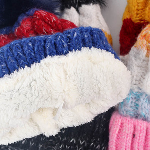 <span class=keywords><strong>Bonnet</strong></span> en maille jacquard doublé polaire en mohair pour <span class=keywords><strong>femme</strong></span> avec <span class=keywords><strong>pompon</strong></span>, design rayé color-block réglable, chaud pour l'hiver - Product Image 2
