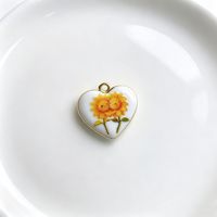 Liontin Hati Cetak HD986, Manik-manik Hati Berpinggiran Emas Motif Kelinci Bunga yang Lucu, Perlengkapan Perhiasan Kalung DIY Buatan Tangan