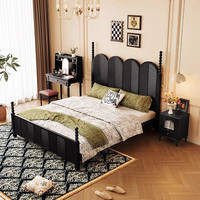 Lit Queen en Bois Massif Style Antique Américain Vintage avec Colonnes Romaines Sculptées et Rangement Intégré Moderne pour Chambre Parentale de Luxe