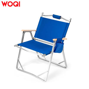 Silla de playa plegable Woqi azul, portátil y ligera, con asa de madera para uso en exteriores. - Product Image 1