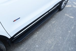 บันไดข้างรถยนต์อะลูมิเนียมสีดำรุ่น Aftermarket Nevo Q05 Q07 Executive พร้อมแผ่นสแตนเลสหุ้ม สำหรับรถ SUV - Product Image 6