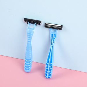 Maquinilla <span class=keywords><strong>de</strong></span> Afeitar Desechable <span class=keywords><strong>de</strong></span> Plástico con Tres Cuchillas <span class=keywords><strong>de</strong></span> <span class=keywords><strong>Acero</strong></span> <span class=keywords><strong>Inoxidable</strong></span>, Portátil y Ligera, para Hoteles, Viajes, Airbnb, Casas <span class=keywords><strong>de</strong></span> Huéspedes y Resorts - Product Image 3