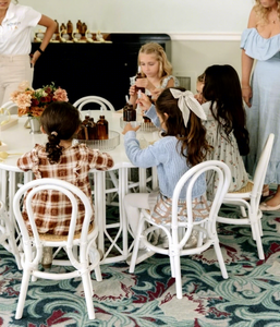 Chaise pour enfant en rotin naturel faite à la main, moderne, légère et sécurisée, idéale pour les fêtes d'anniversaire, les accessoires de photographie et l'extérieur. - Product Image 1